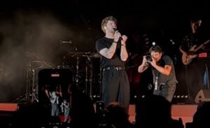 Alex Warren singing in Charleston SC on October 3 2025