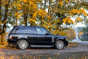 side view photography of a black range rover car