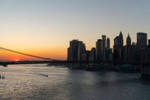 brooklyn bridge and manhattan skyline at sunset