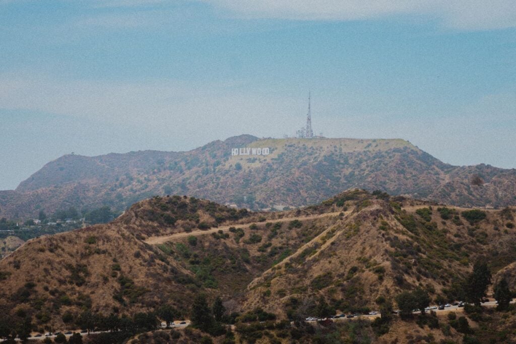 hollywood sign on mount lee