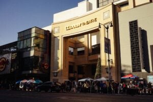 dolby theatre at hollywood boulevard with festive crowd